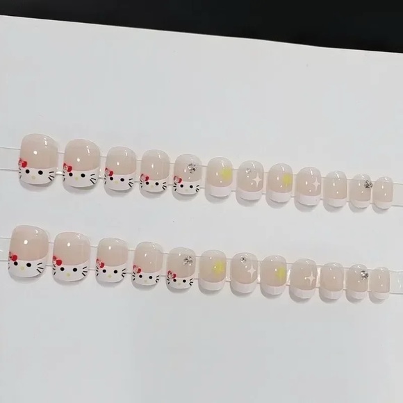 Hello Kitty Press On Nails - Picture 3 of 4
